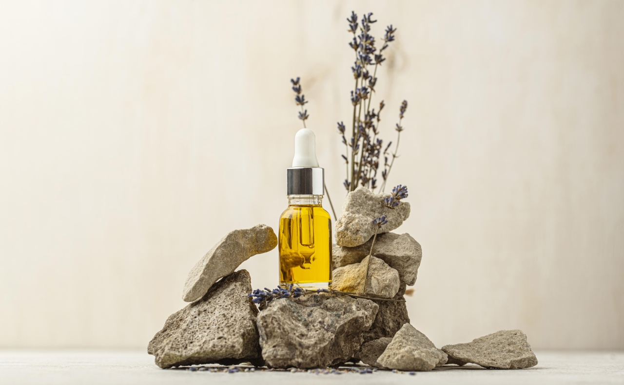 Fragrance Oil vs Essential Oil: A Manufacturer’s Perspective