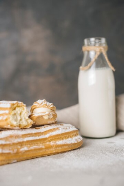 MILK ECLAIR